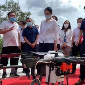 廣州南洋理工大二學(xué)子用無人機(jī)給農(nóng)業(yè)插上“翅膀”