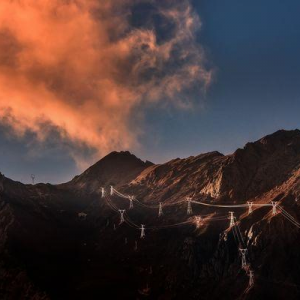 貴州送變電公司 智能無人機 助力高速公路高壓外線及設(shè)備維護 ...