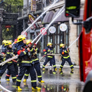 救生機器人 無人機都出動了 這家5A級景區應急演練動真格