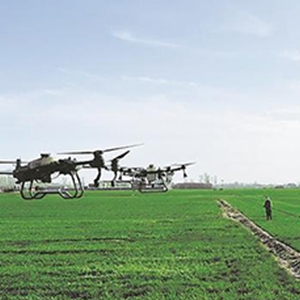 無人機(jī)在中國(guó)西南山區(qū)春耕生產(chǎn)中大顯身手